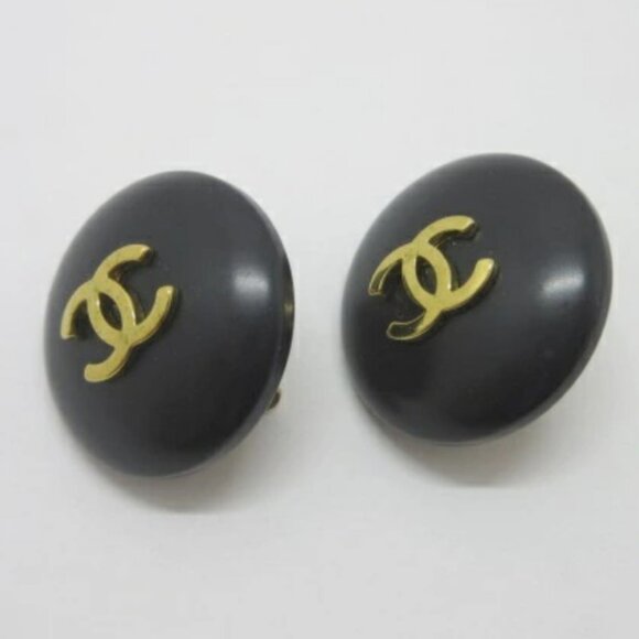CHANEL CC Logos Black Round Clip-On Earrings Gold Tone 95P Auth w/Box #3249 - Picture 2 of 7